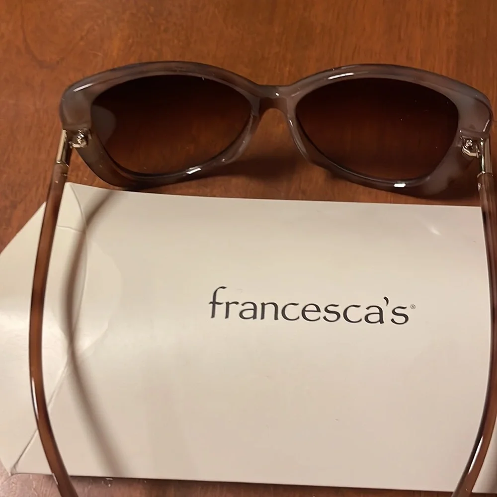 Large women’s sunglasses from Francesca’s ,EUC - Picture 2 of 3